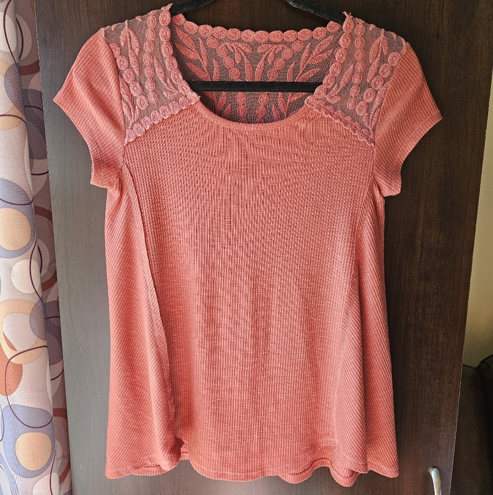 Jolt Coral Lace Short Sleeve Top